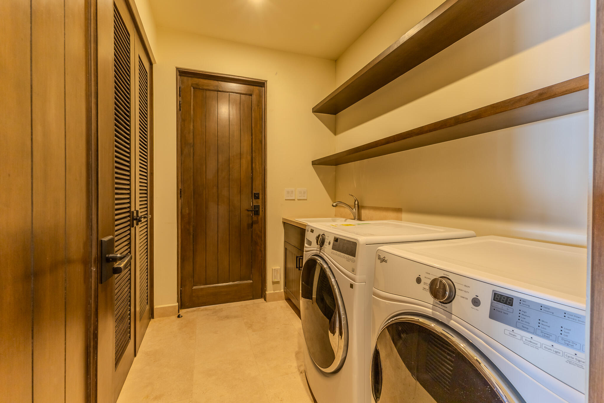 Coronado 4.6, Pacific