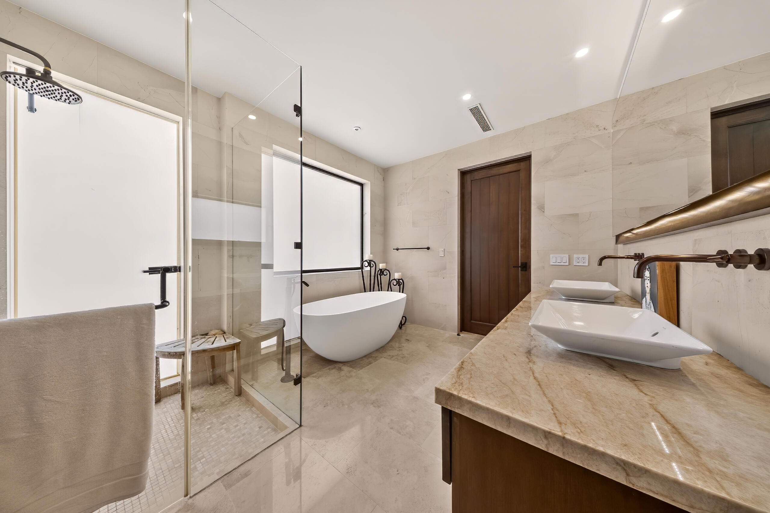 Coronado 4.6, Pacific