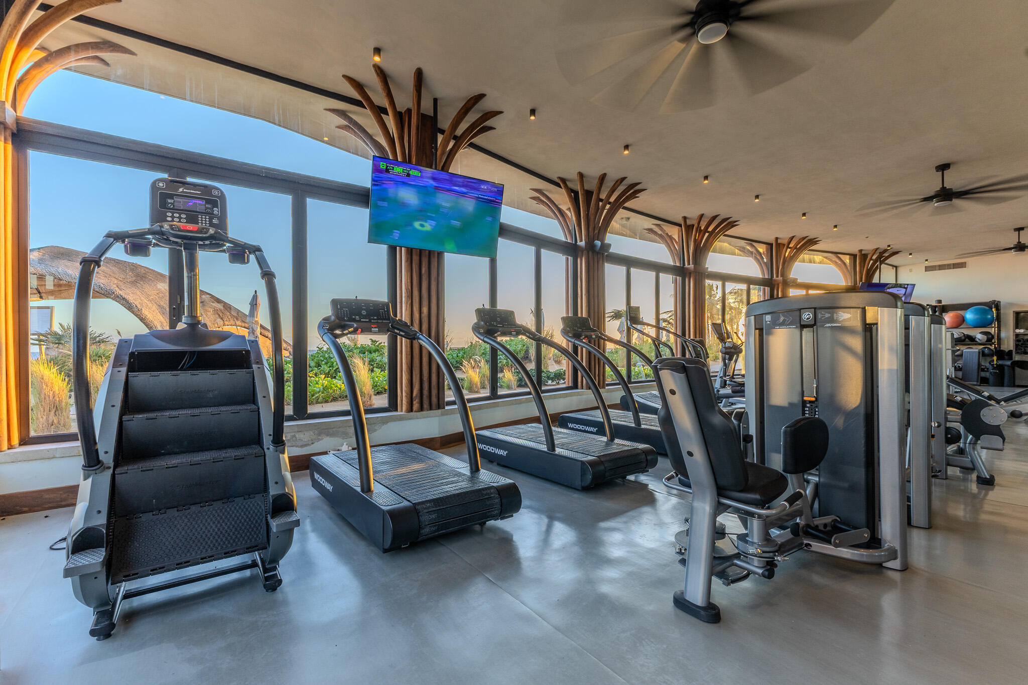 Coronado 4.6, Pacific