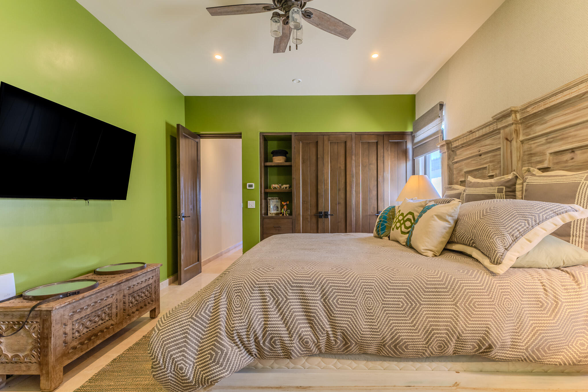 Coronado 4.6, Pacific