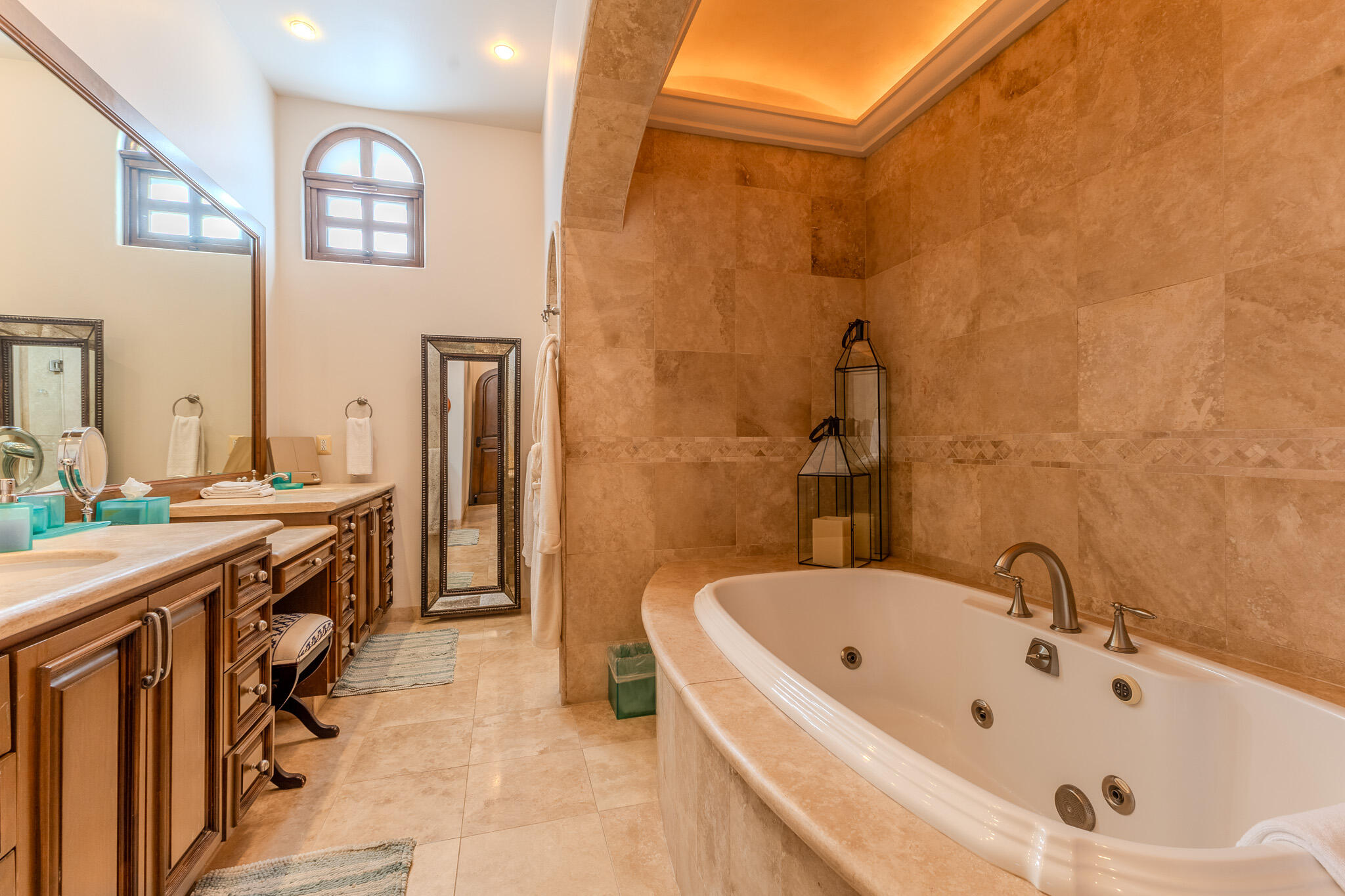 23 Las Colinas, Casa Alegria