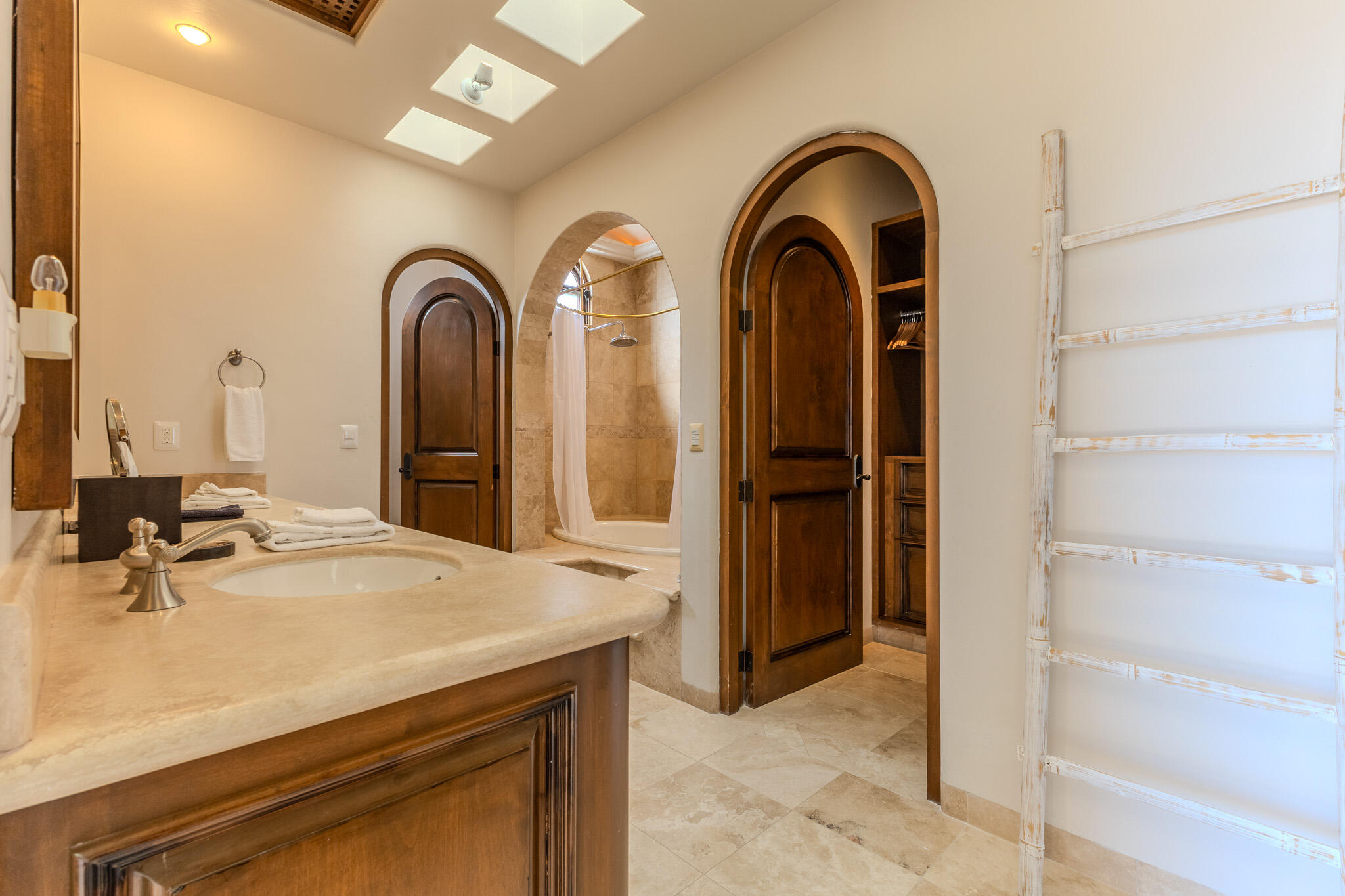 23 Las Colinas, Casa Alegria