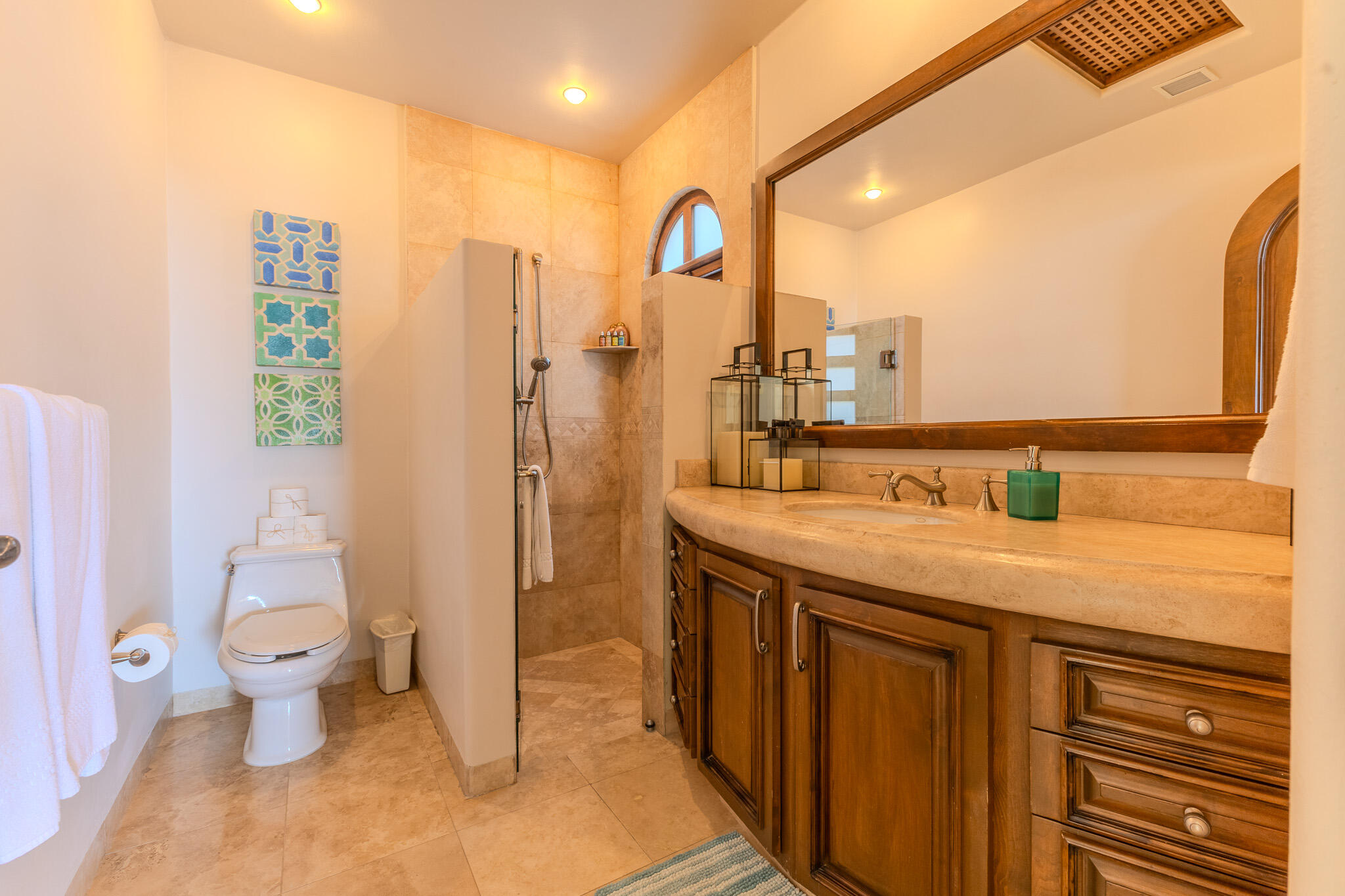 23 Las Colinas, Casa Alegria