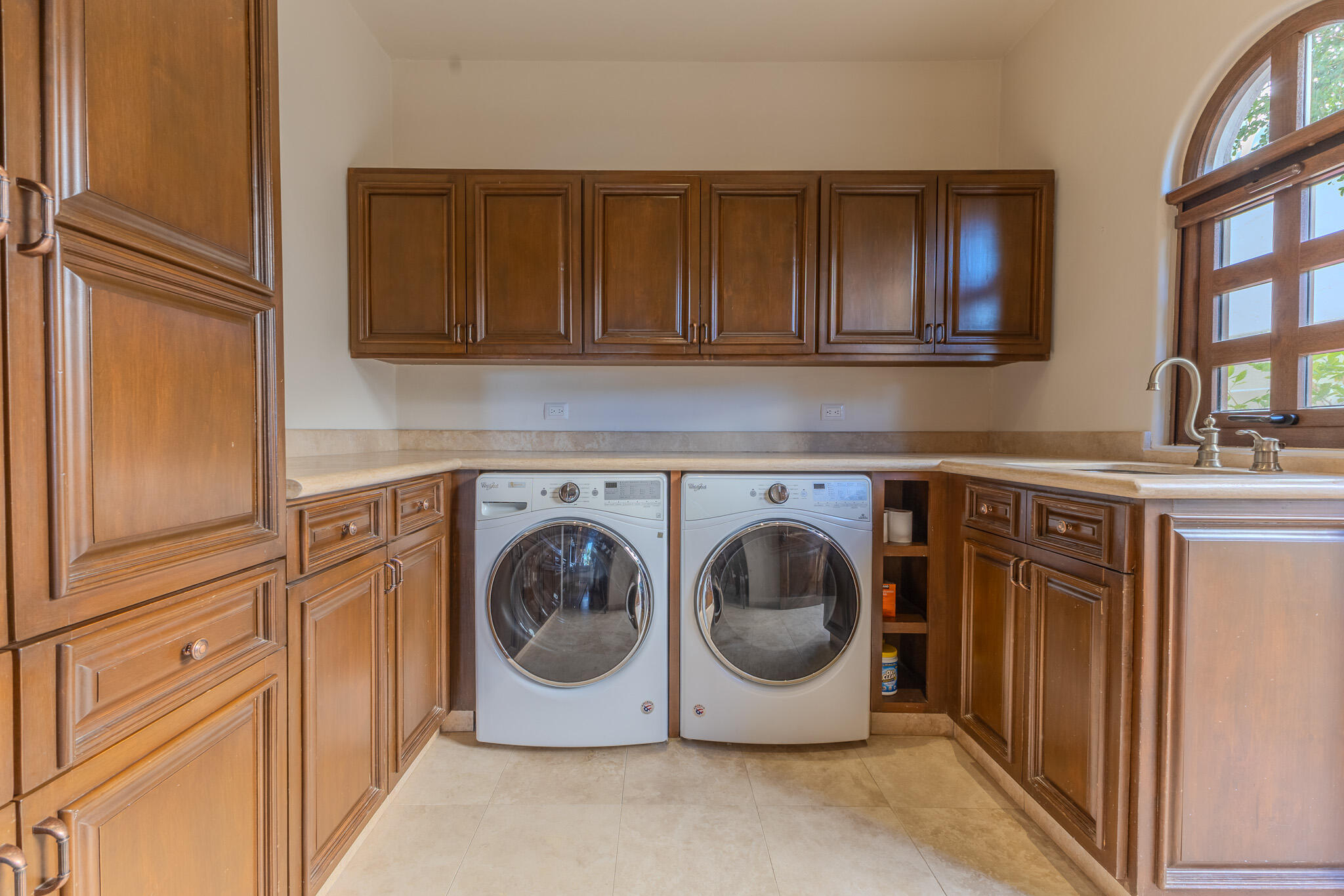 23 Las Colinas, Casa Alegria