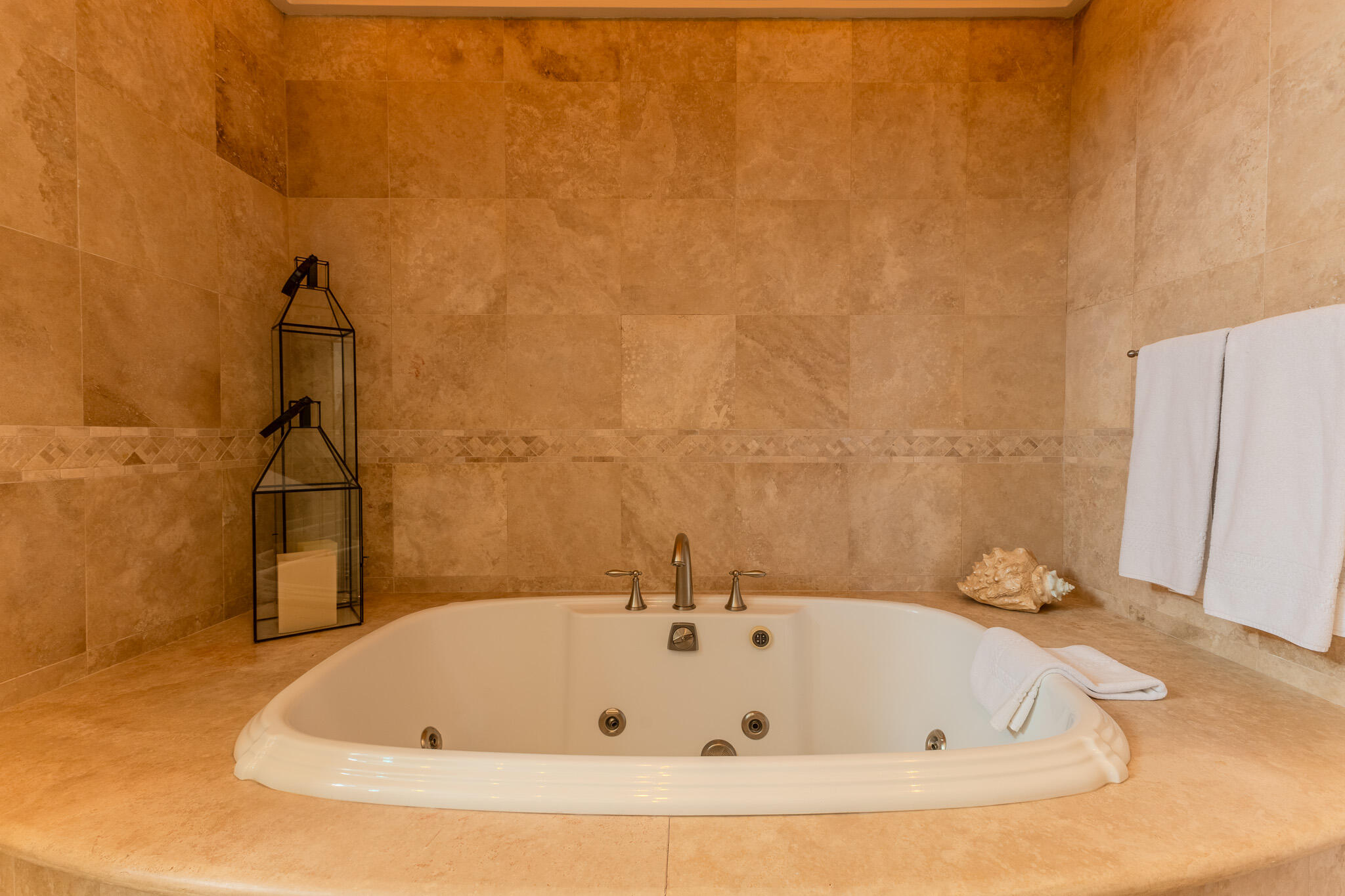 23 Las Colinas, Casa Alegria