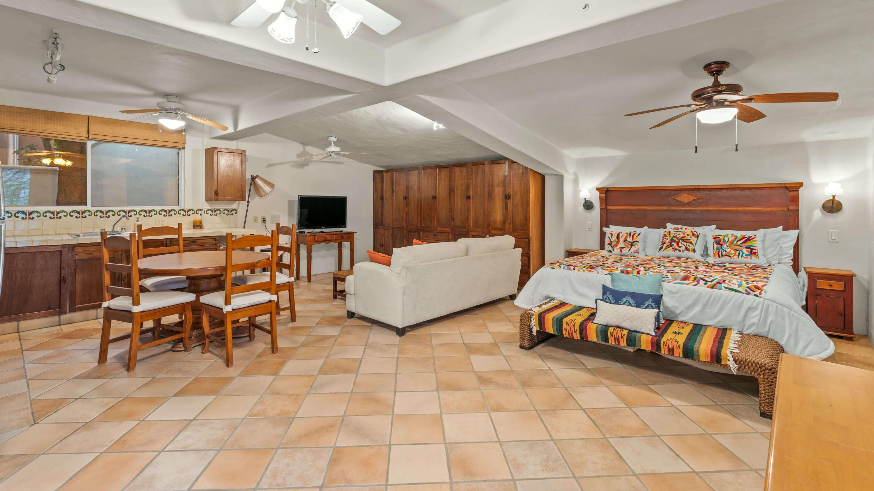 13B Los Frailes, Casa Olas Grandes