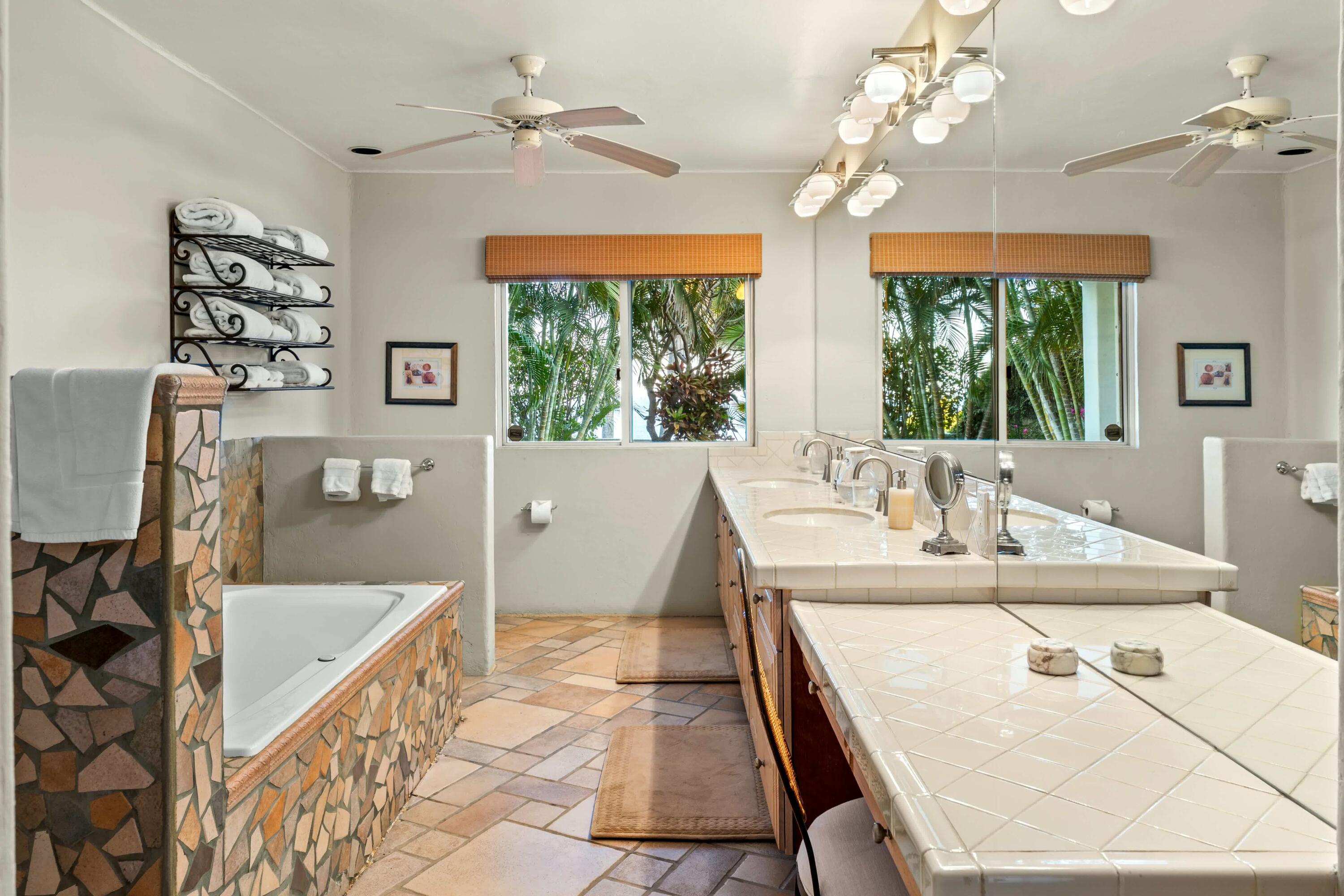 13B Los Frailes, Casa Olas Grandes