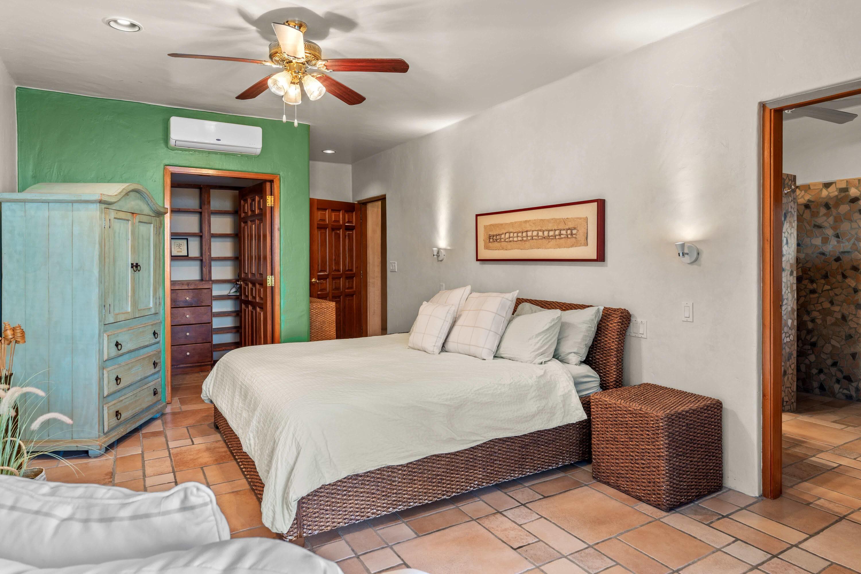 13B Los Frailes, Casa Olas Grandes