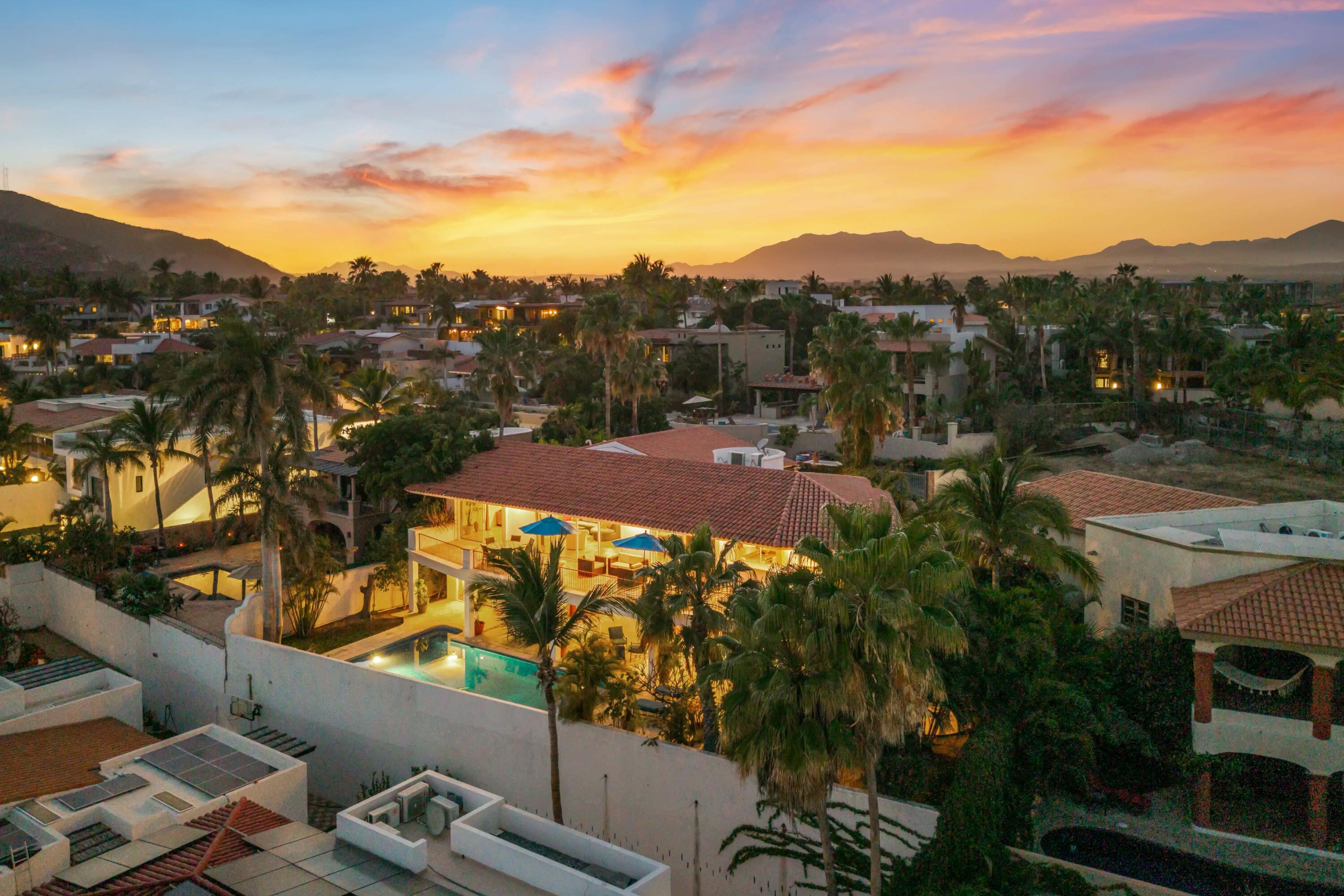 13B Los Frailes, Casa Olas Grandes