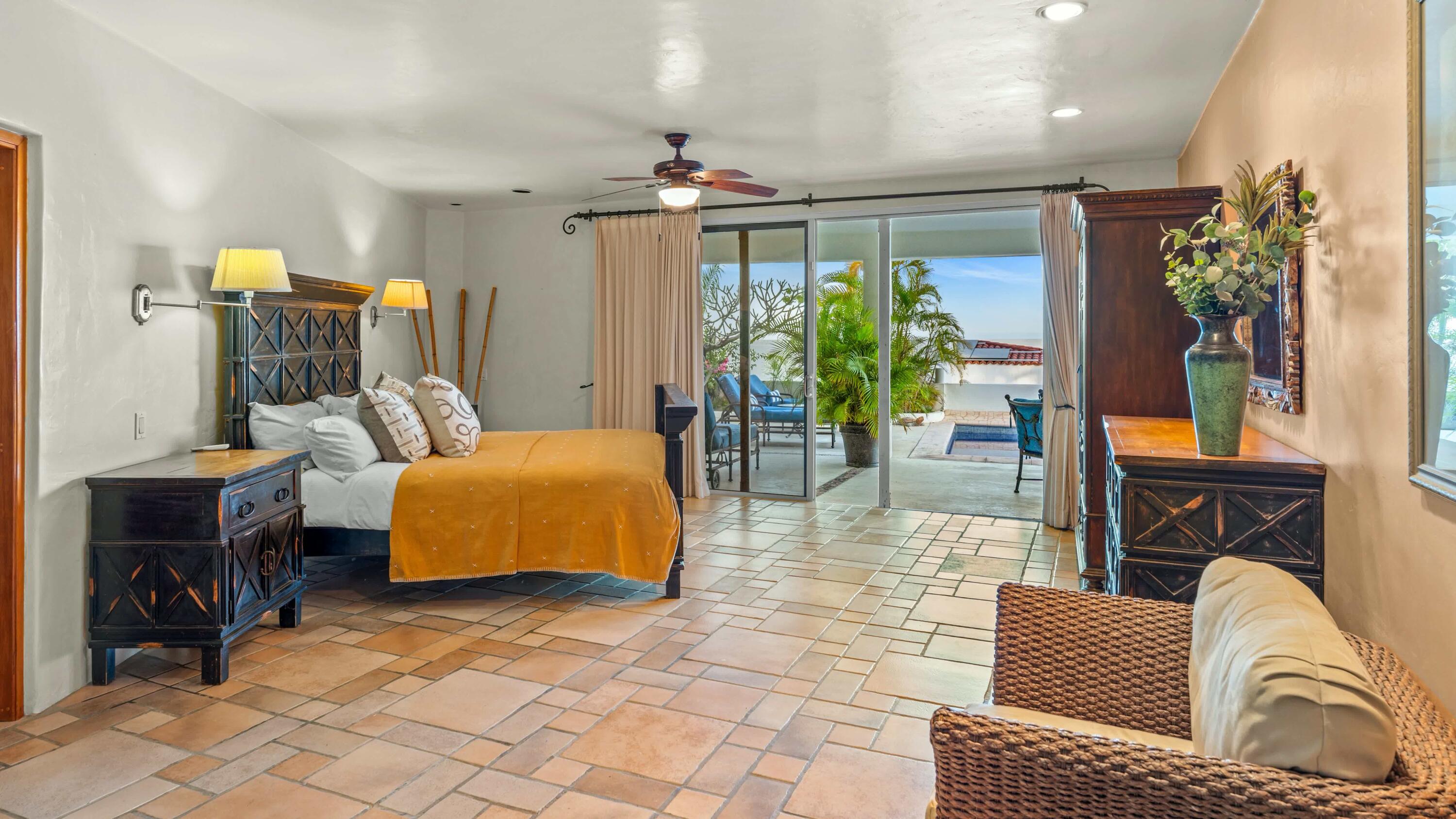 13B Los Frailes, Casa Olas Grandes