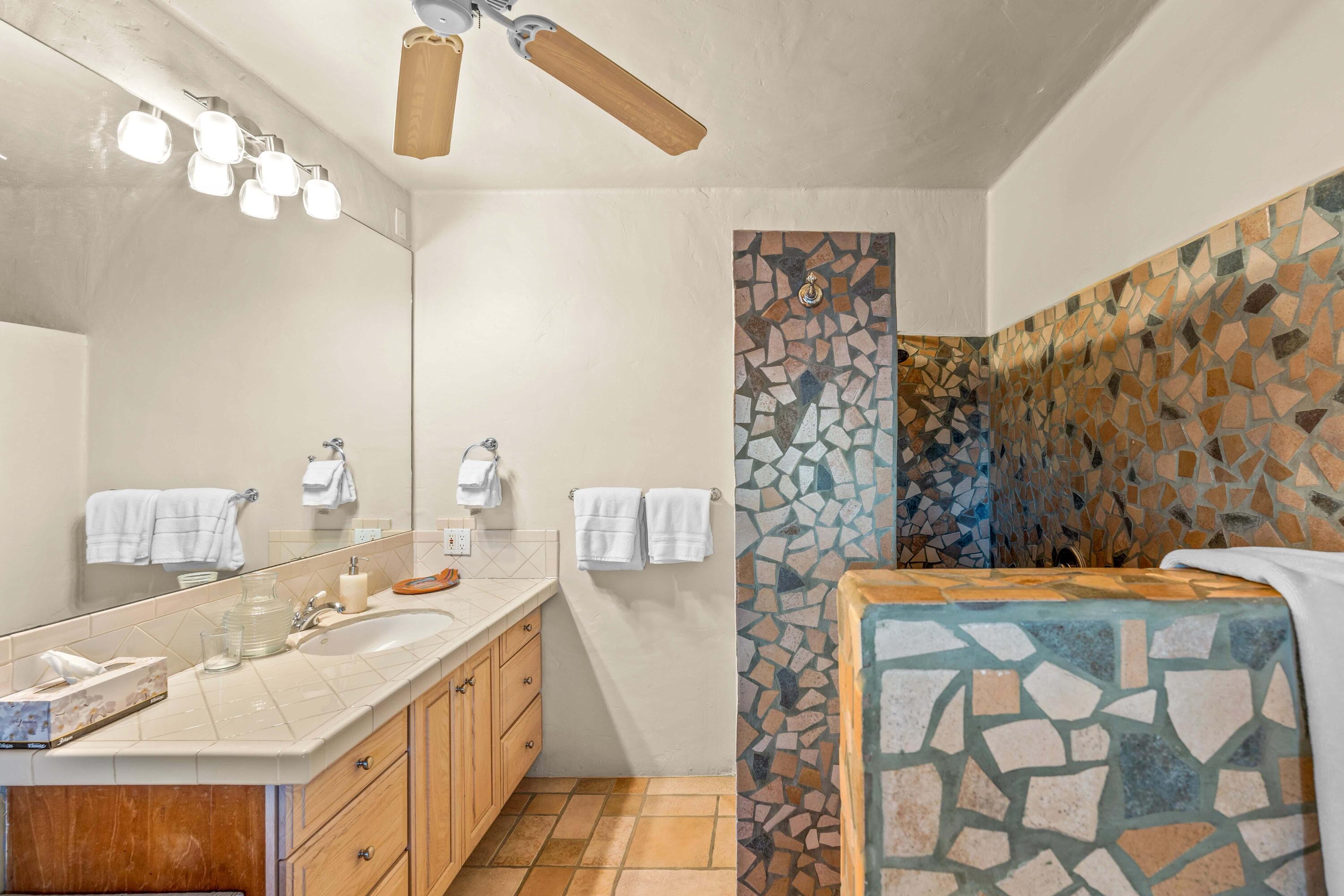 13B Los Frailes, Casa Olas Grandes