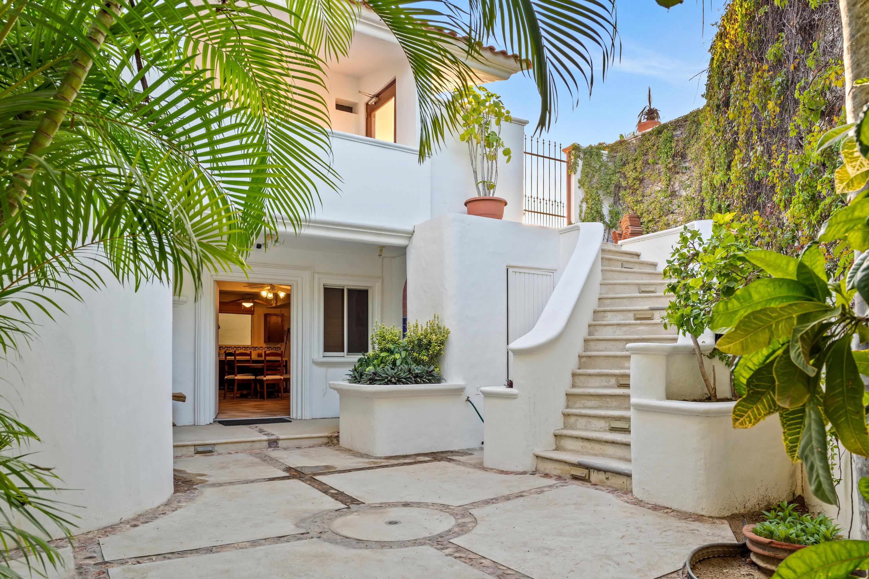 13B Los Frailes, Casa Olas Grandes