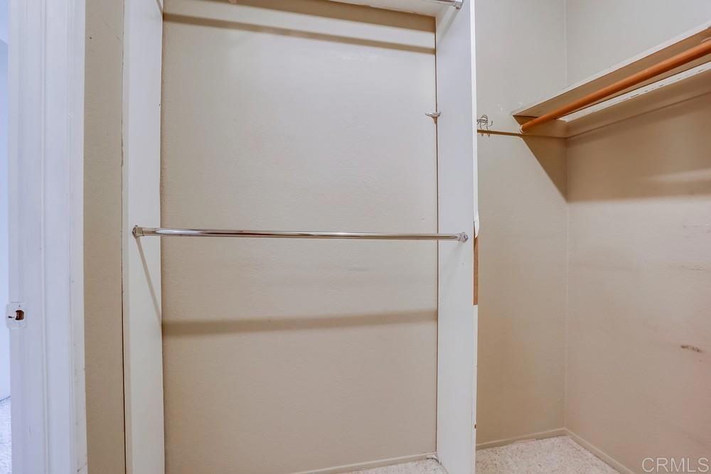 4060 Porte La Paz 37