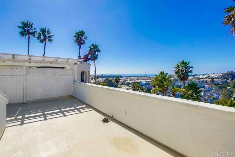 694 Via De La Valle C