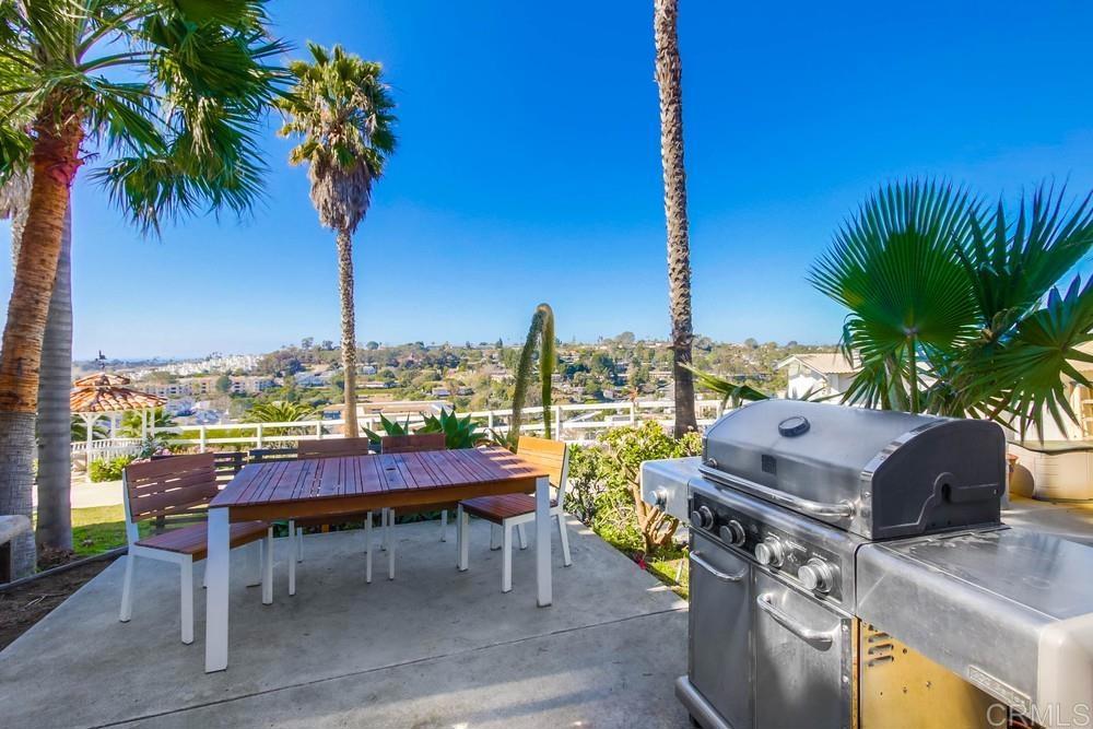 694 Via De La Valle C