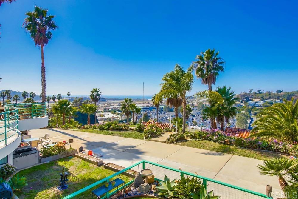 694 Via De La Valle C