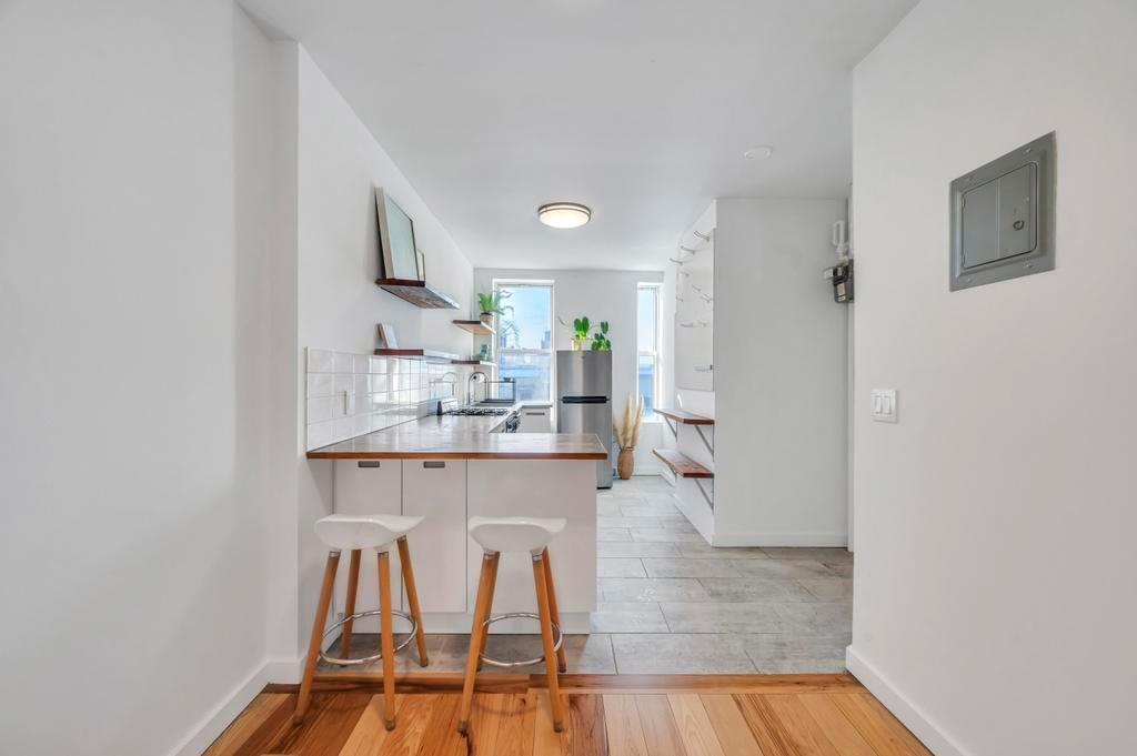 568 President Street