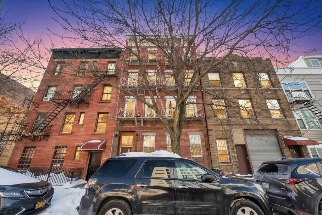 568 President Street