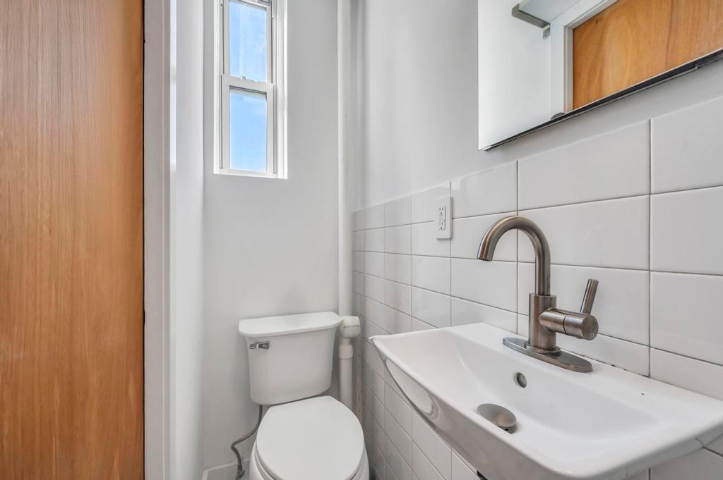 568 President Street