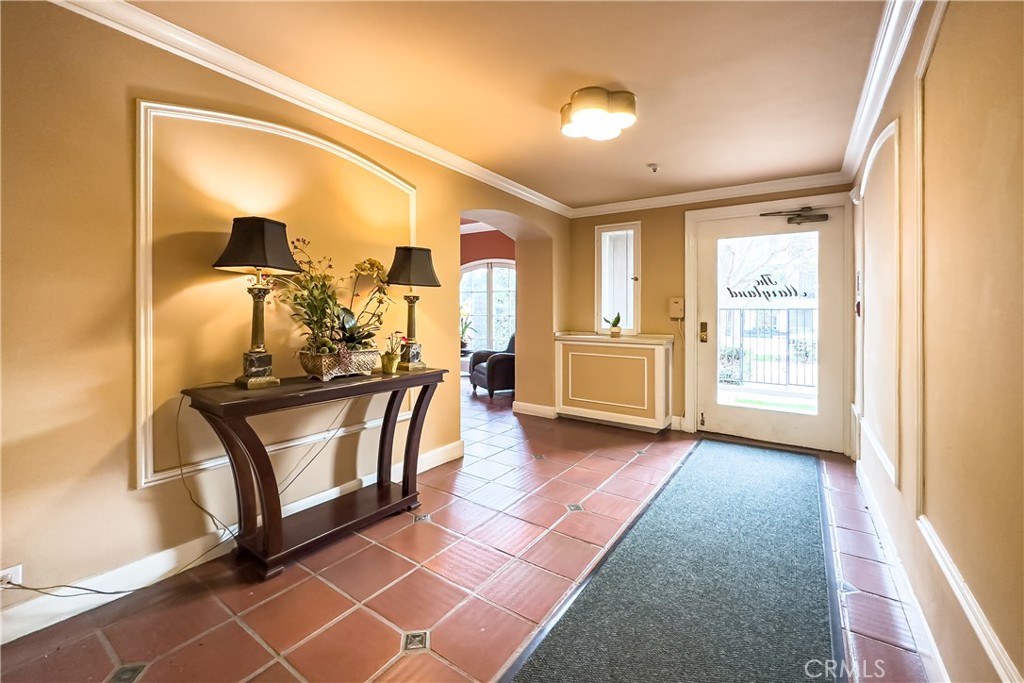 80 N Euclid Avenue 401
