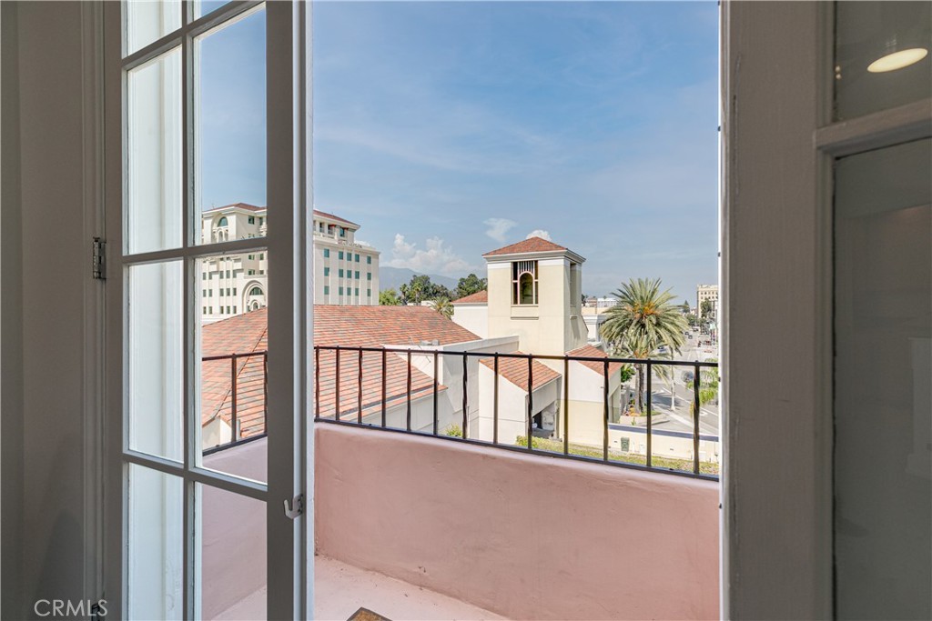 80 N Euclid Avenue 401