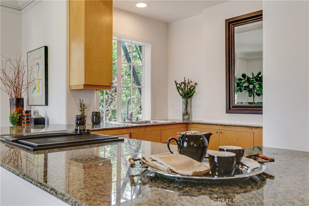 80 N Euclid Avenue 401