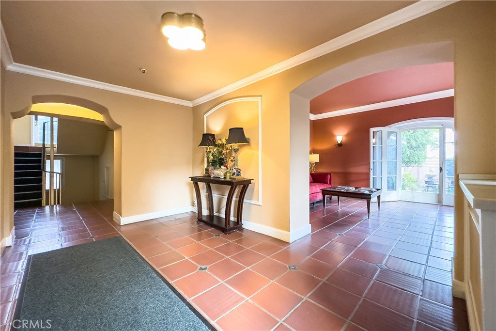 80 N Euclid Avenue 401