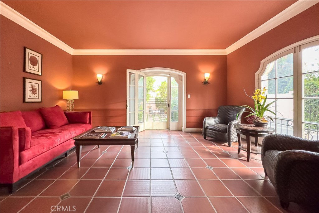 80 N Euclid Avenue 401