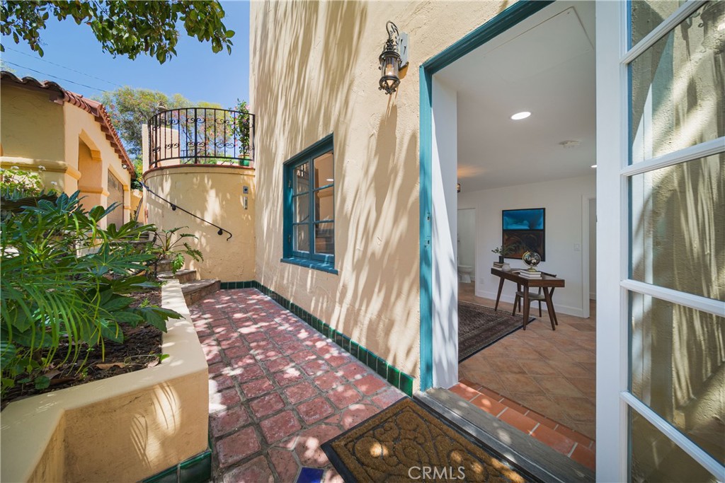 1637 Highland Avenue