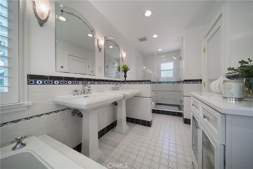 1637 Highland Avenue