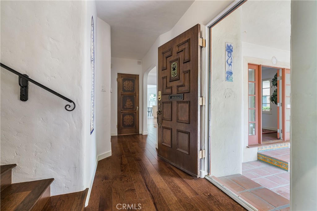 10452 Lindbrook Drive