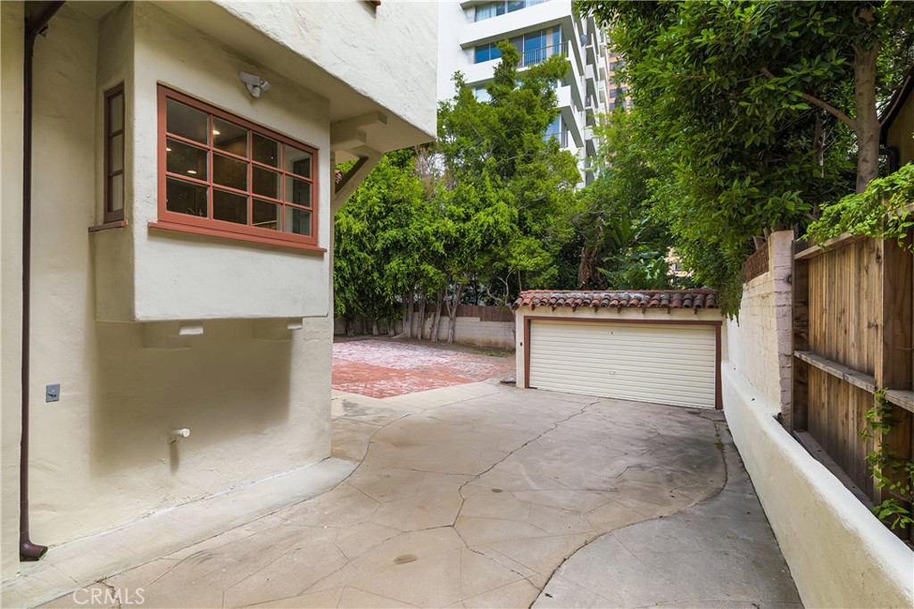 10452 Lindbrook Drive