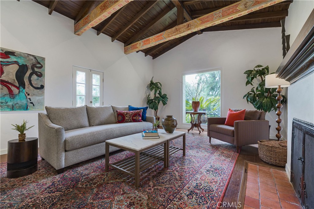 10452 Lindbrook Drive