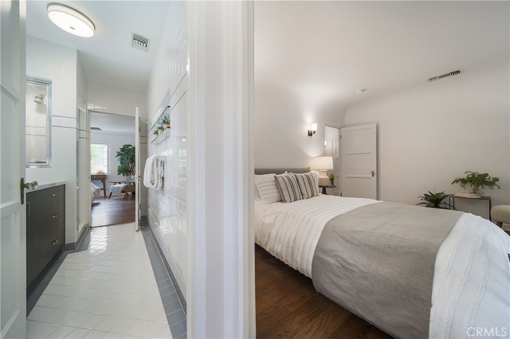 10452 Lindbrook Drive