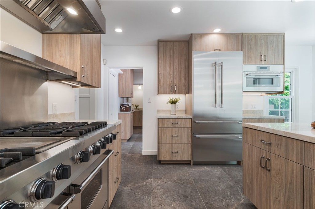 10452 Lindbrook Drive