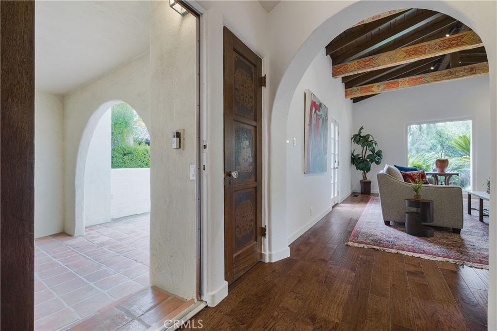 10452 Lindbrook Drive