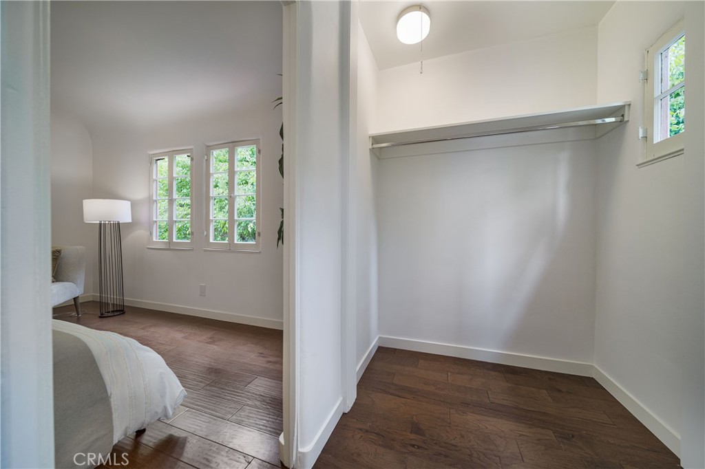 10452 Lindbrook Drive