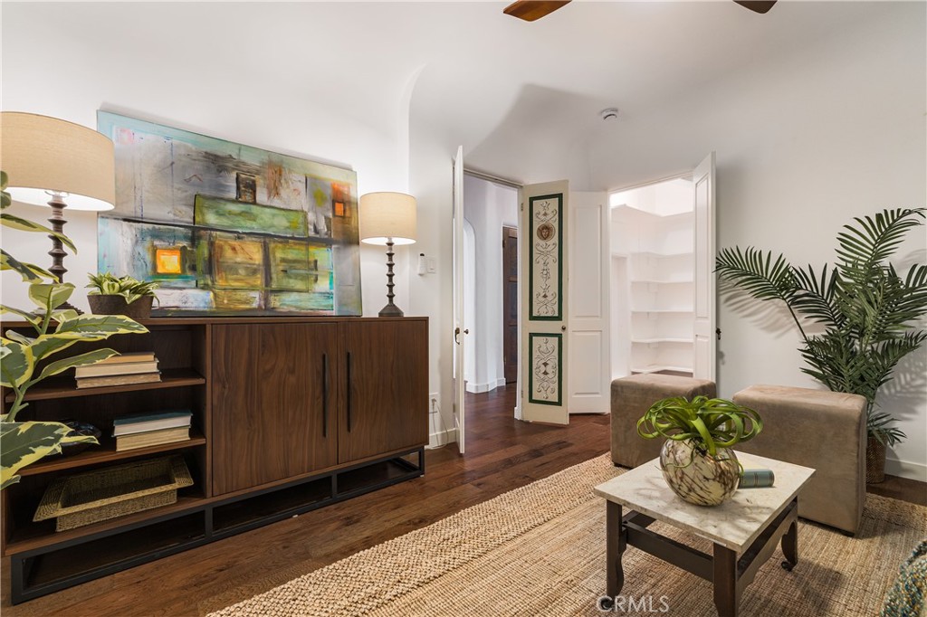 10452 Lindbrook Drive