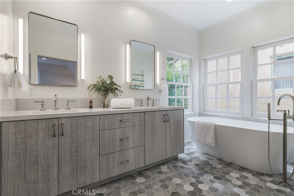 10452 Lindbrook Drive