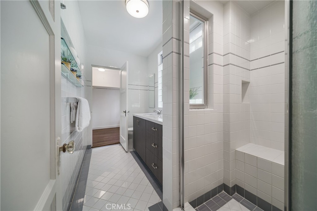 10452 Lindbrook Drive