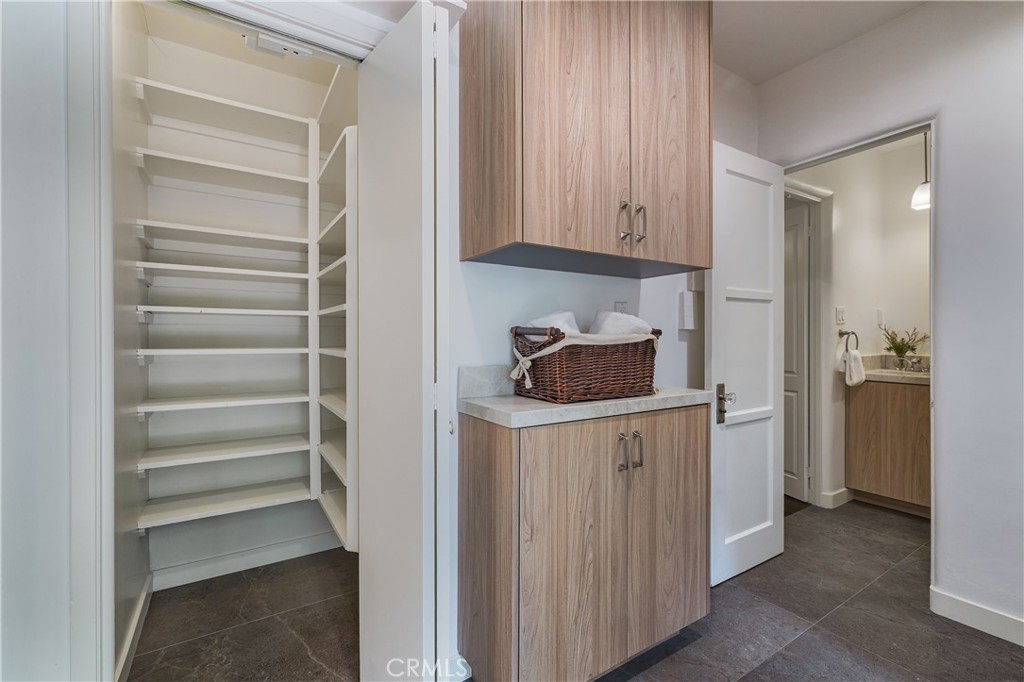 10452 Lindbrook Drive