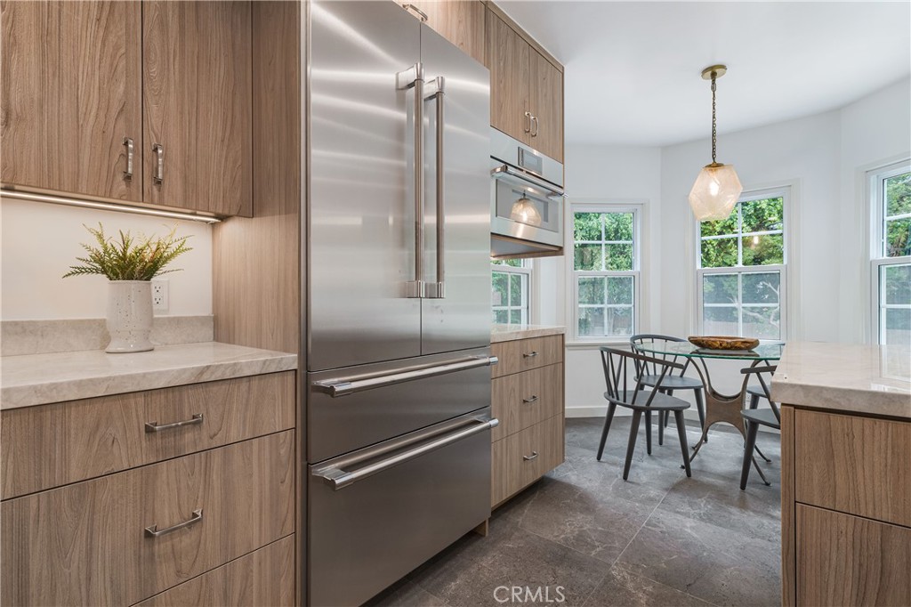 10452 Lindbrook Drive