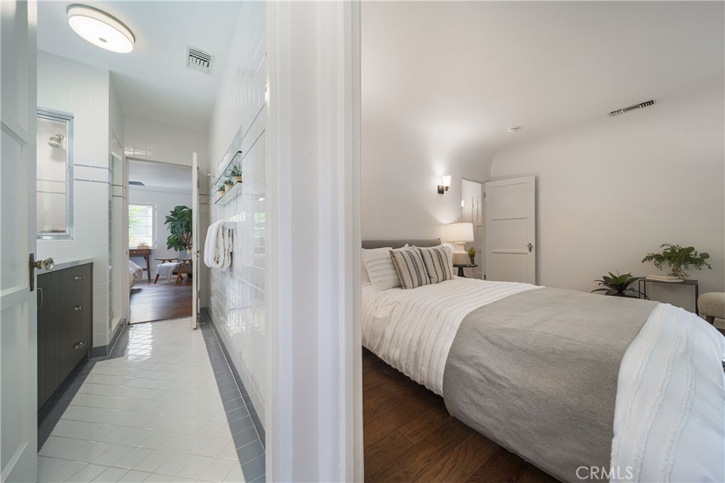 10452 Lindbrook Drive