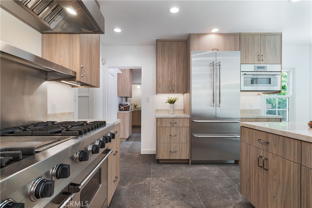 10452 Lindbrook Drive