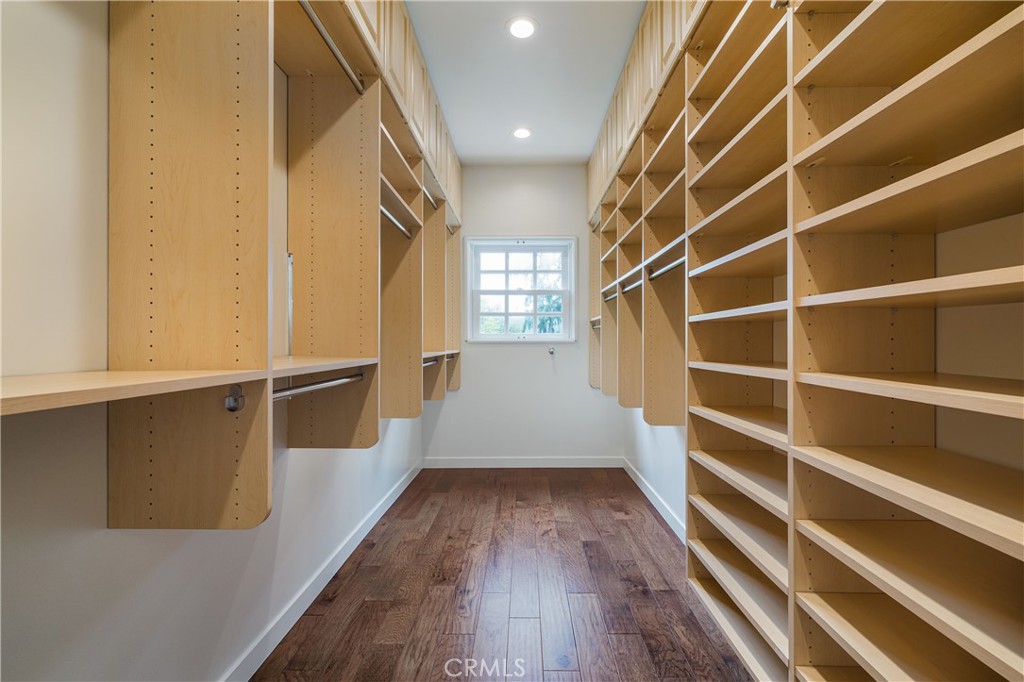 10452 Lindbrook Drive