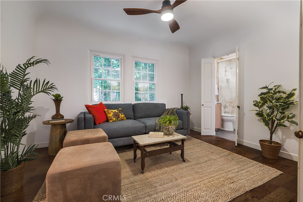 10452 Lindbrook Drive