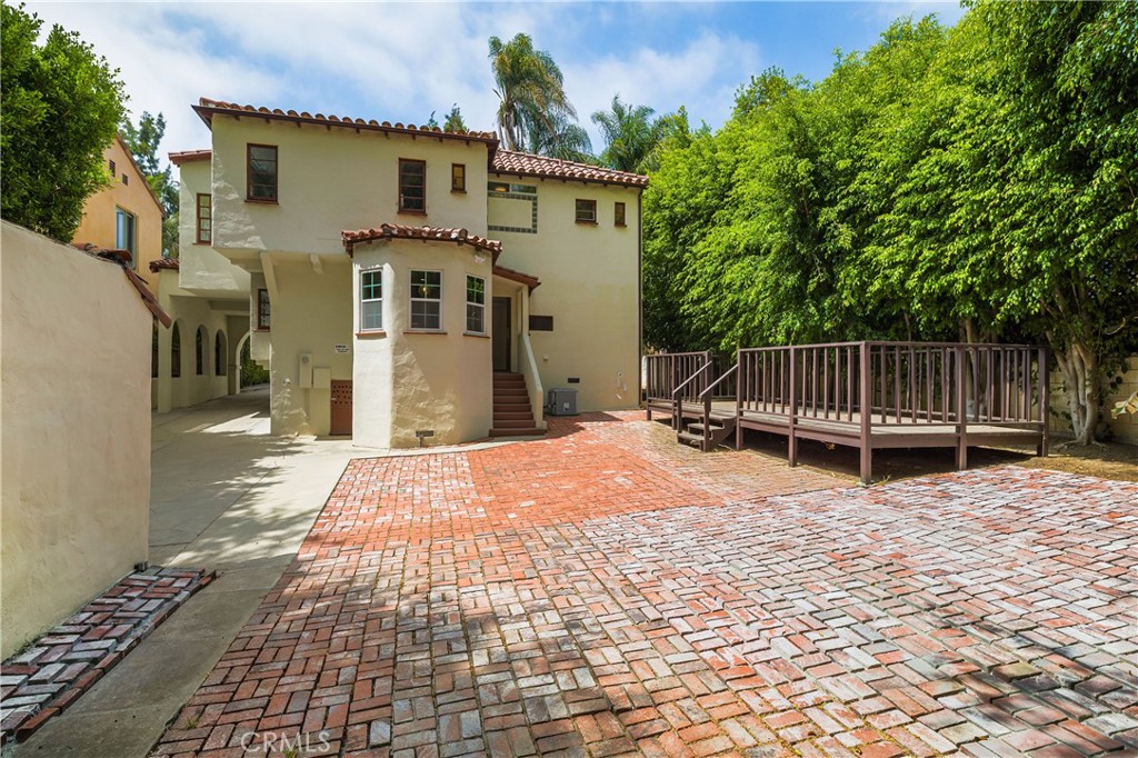 10452 Lindbrook Drive