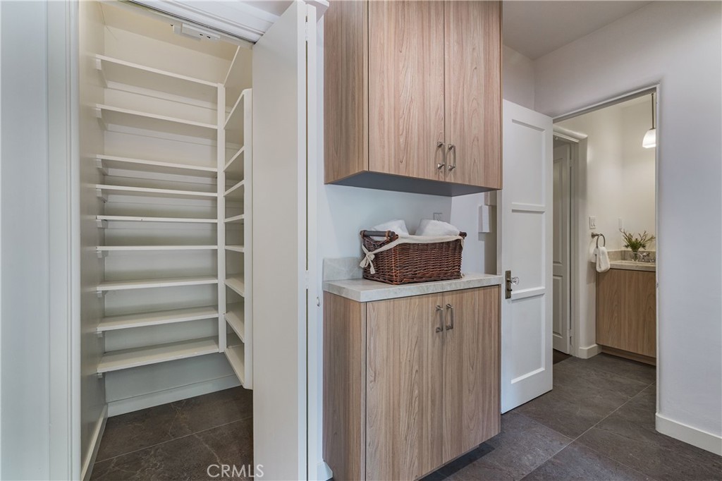 10452 Lindbrook Drive