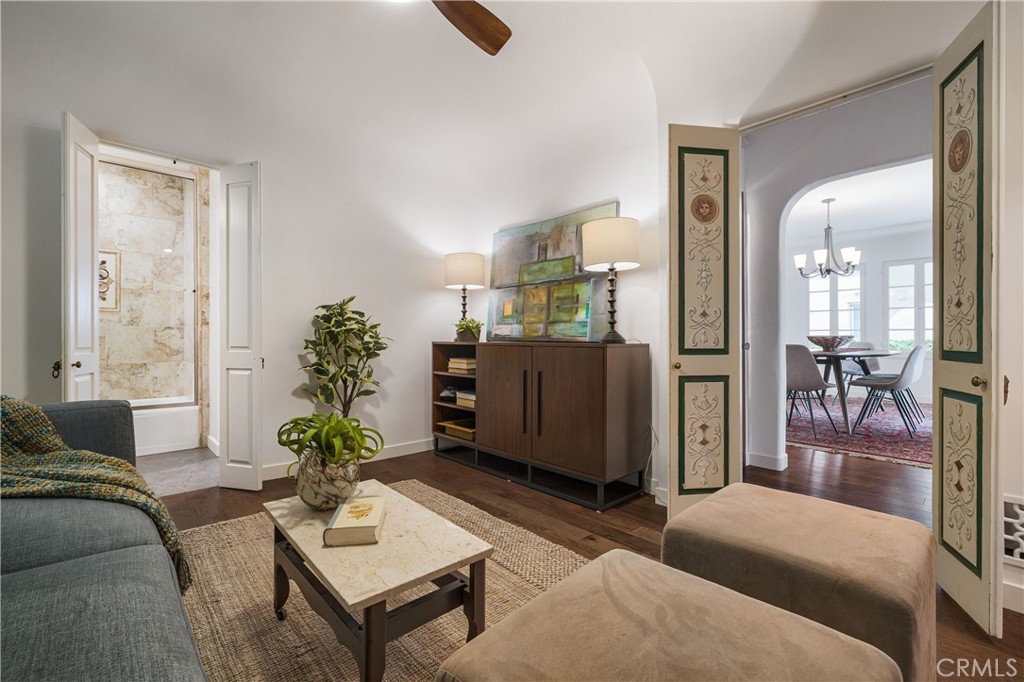 10452 Lindbrook Drive