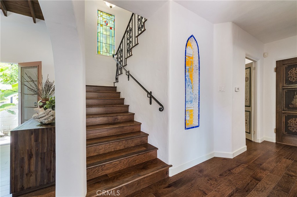 10452 Lindbrook Drive